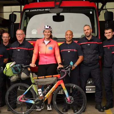 Une pompier parcours 2. 000 km à vélo et fait étape à Charleville