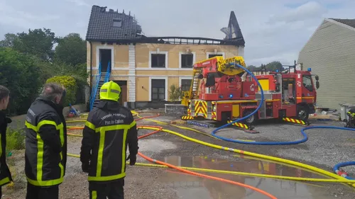 Incendie à Blendecques : la toiture s’effondre, les pompiers...