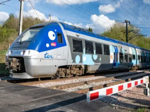 Trafic SNCF interrompu entre Dunkerque - Calais et Dunkerque -...